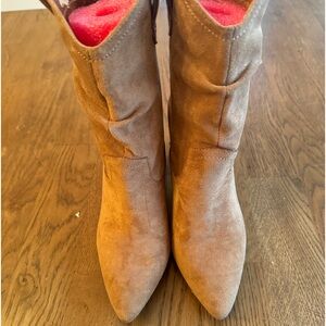 Mi.iM Mavis Western Faux Suede Pointed Toe Block Heel Boots 6